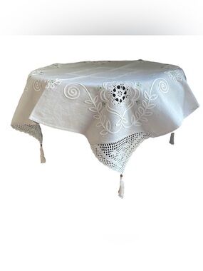 Embroidered Detail Linen Tablecloth 34”x34”